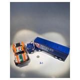 7/11 Car and Peoples Drug truck