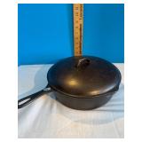 #18 cast iron skillet with lid