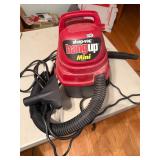 Shop vac hang up mini