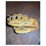Baseball glove