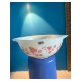 2 1/2 quart white Pyrex bowl