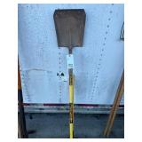 Sledge hammer/flat shovel