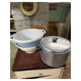 3 Plastic Bowls, Kettle