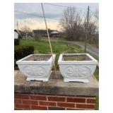 2 concrete planters