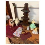 Corner Shelf, Avon girl, Figurines