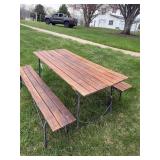 Picnic table with free standing benches