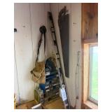 Level, organizer, pouch, saw