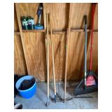 (4) Hoes
