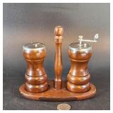 Salt & Pepper Shaker Set