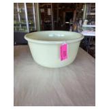 Custard Hamilton Beach mixing bowl 4 1/2 x 9