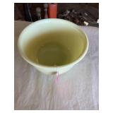 Hamilton Beach mixing bowl custard color 4 1/2 x