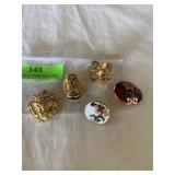 Assorted scarf clips