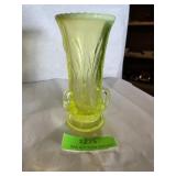 Vintage Vaseline adolescent swan vase 6 1/2