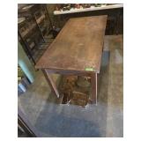 Old wood table 30 x 60 x 30   table only !