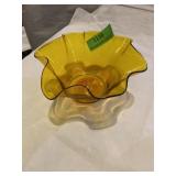 Vintage depression glass ruffled bowl 4 x 8