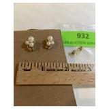 Gold tone and faux pearl post earrings. Very