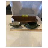 Hall small gravy boat and crabcake baker