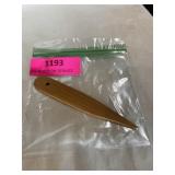 Vintage wood sewing/yarn needle/tool. 5 1/4