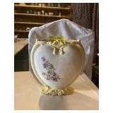 1940 ï¿½ 50s ceramic heart vase about 9 inches tall