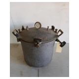 Southern Maid pressure cooker, 18 quarts