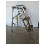 2 ft aluminum step ladder