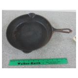 No name # 8 cast iron skillet