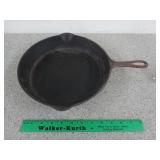 No name #8 cast iron skillet