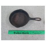 Wagon Ware 6 1/2 in cast iron skillet