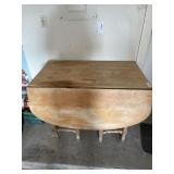 Single gay leg drop leaf table