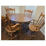 42' Round kitchen table w/ 4 oak chairs**