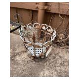 Metal plant holder 9 in x 9 in round .