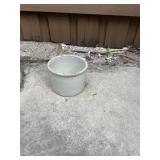 Crock 5 in by 7 in round