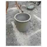 Crock 7 .5 in x 7.5 in round