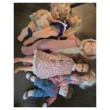 Lot of assorted dolls