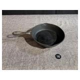 Vintage Unmarked Lodge Skillet No. 5