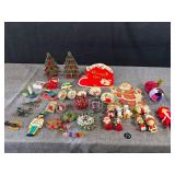 Vintage Christmas Ornaments & Decor