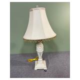 Vintage Style Table Lamp w Pineapple Design