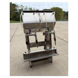 4 Sout Gravity Bottle Filling Machine