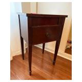 Federalist Mahogany Single Drawer Nightstand