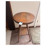 29" Antique Oak Accent Table w Bobbin Legs