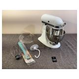 KitchenAid Mixer w Spatula
