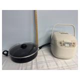 Black pan with lid and cooker