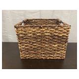Woven wicker basket/crate