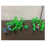 Cowboys & Indians Green Figurines