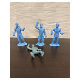 4 vintage blue plastic toy soldiers