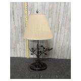 Metal floral designed table lamp