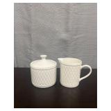 Oneida stoneware white sugar & creamer in basket w