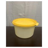 vintage Tupperware Cake Taker