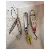 Spoon fishing lures