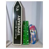 Lot of wooden wall decor